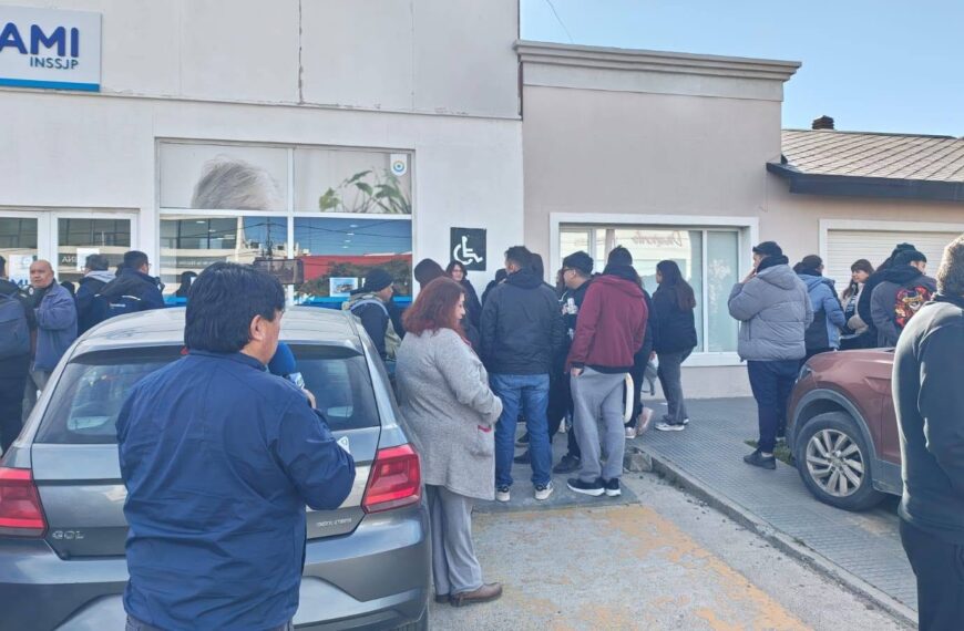 Jubilados de Caleta Olivia y Comodoro Rivadavia unieron sus voces de Reclamo ante la situación de PAMI