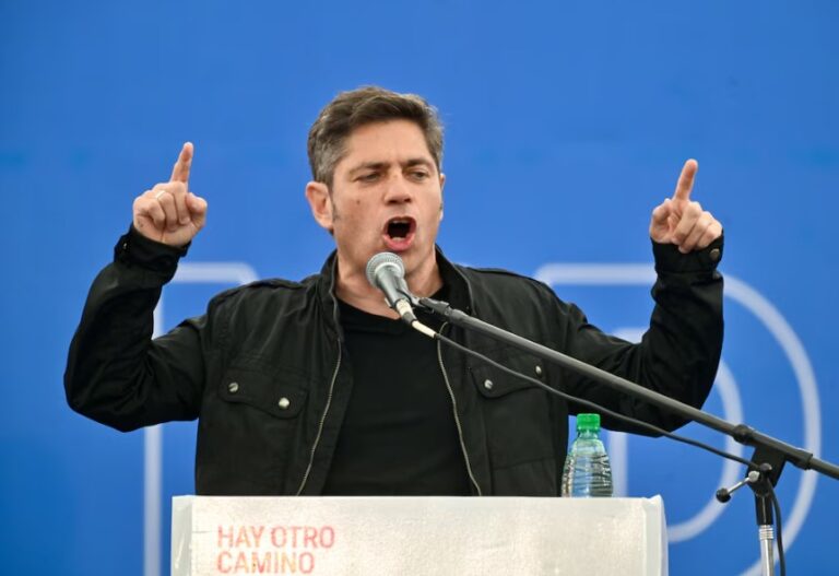 Axel Kicillof cierra un acto con olor a candidatura y un mensaje a la interna: “No me interesa una construcción a control remoto”