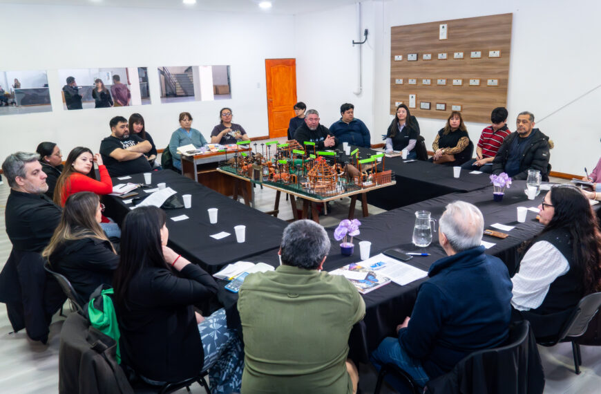 El Consejo Municipal avanza en accesibilidad urbana con maquetas táctiles y tecnología 3D para personas con discapacidad