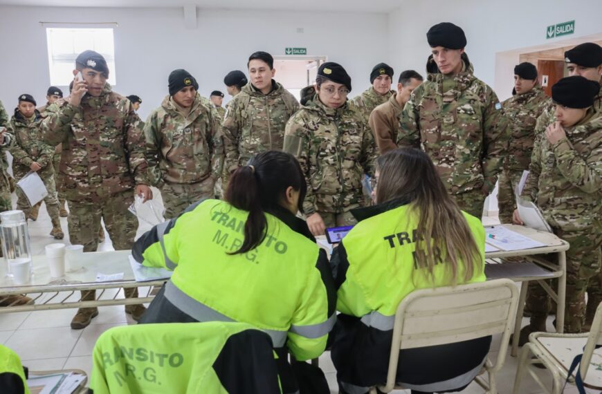 El Municipio llegó al Regimiento para que más de 100 soldados accedan a la licencia de conducir