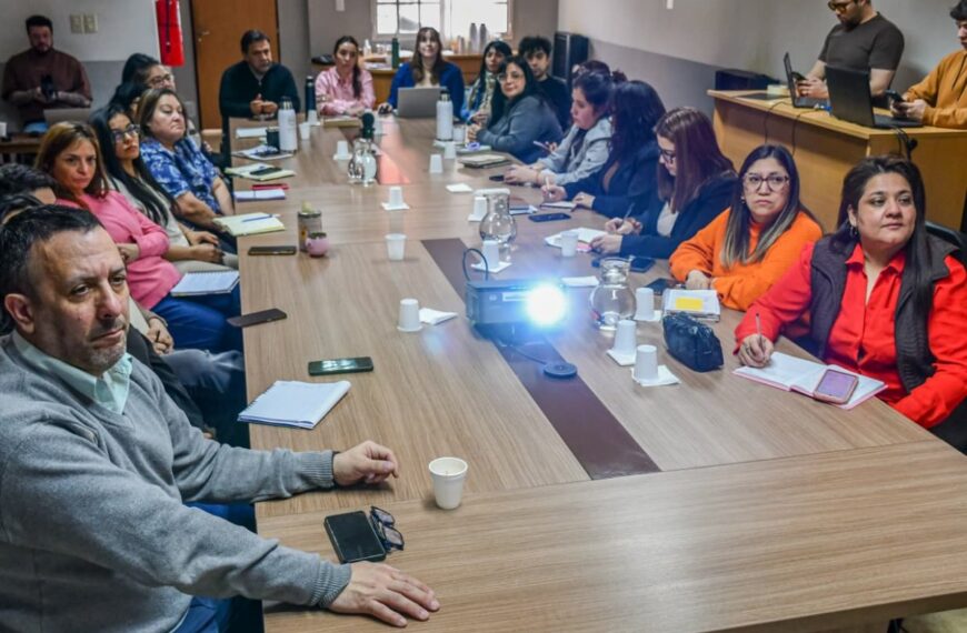 Santa Cruz fortalece herramientas contra la violencia digital infantil