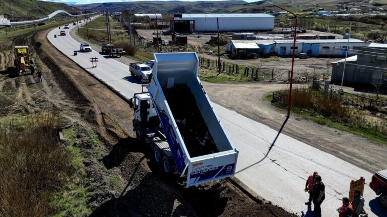 Vialidad realizó tareas en banquina de la Ruta 20
