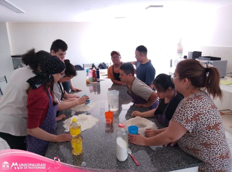 Cocinando con Amor: una emotiva jornada de encuentro e inclusión en 28 de Noviembre