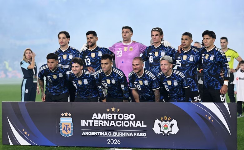 En un partido sin equivalencias, la selección argentina goleó 7-0 a Burkina Faso y se floreó en el Monumental previo a la despedida de Messi