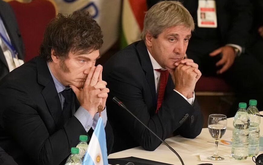 El riesgo país subió a 765 puntos: cuánto afecta el programa financiero y qué otras alternativas hay
