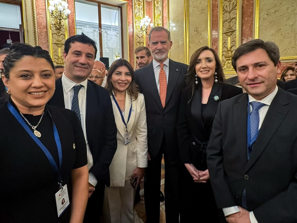 Gadano llevó a Madrid la voz de Santa Cruz: conoció al rey Felipe VI y encabezó un debate sobre igualdad