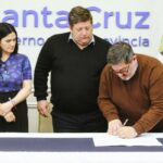 El Gobierno Provincial firmó el acta que garantiza la continuidad laboral de 141 trabajadores de AutoFarma