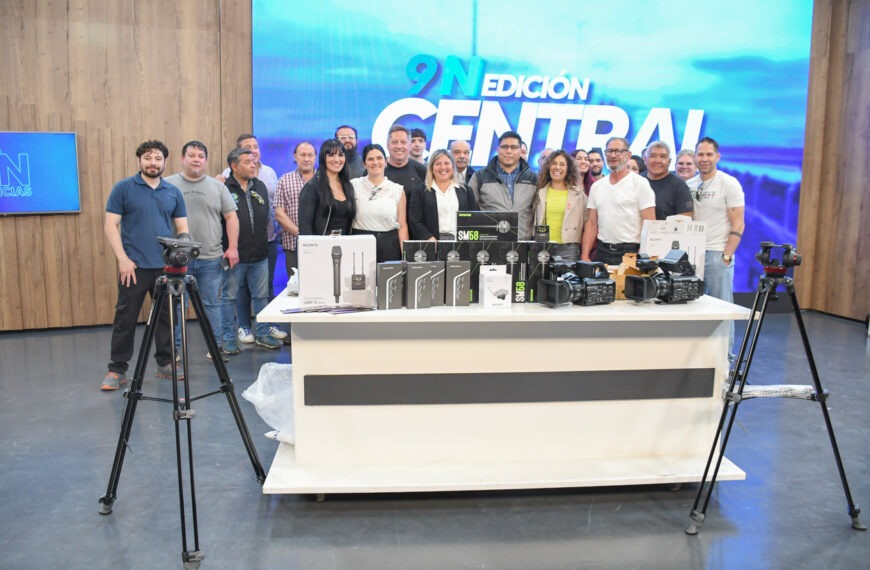Vidal entregó equipamiento y anuncio nuevas inversiones para fortalecer Canal 9 de Santa Cruz