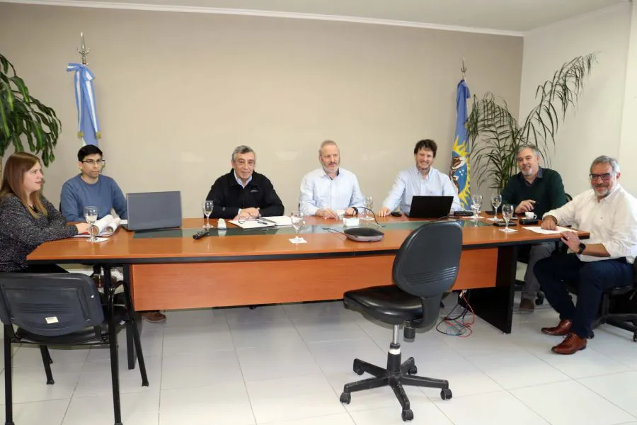 2c8e4f732f0c3ddc90677ada4fc7e077_XL