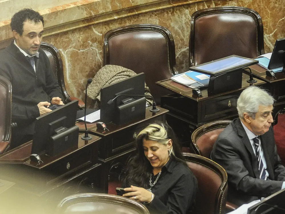 HU2yaaWrw_2000x1500__1