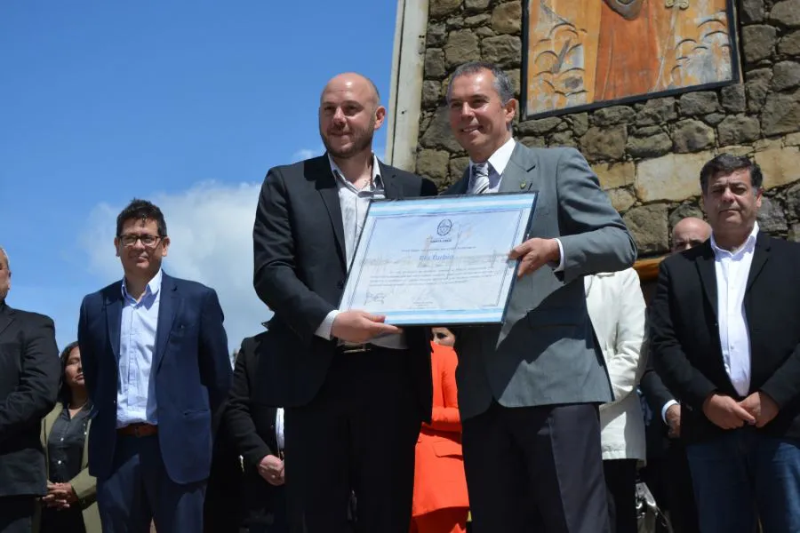 62a97e36799ddacd6fb48306046d5f1b_XL