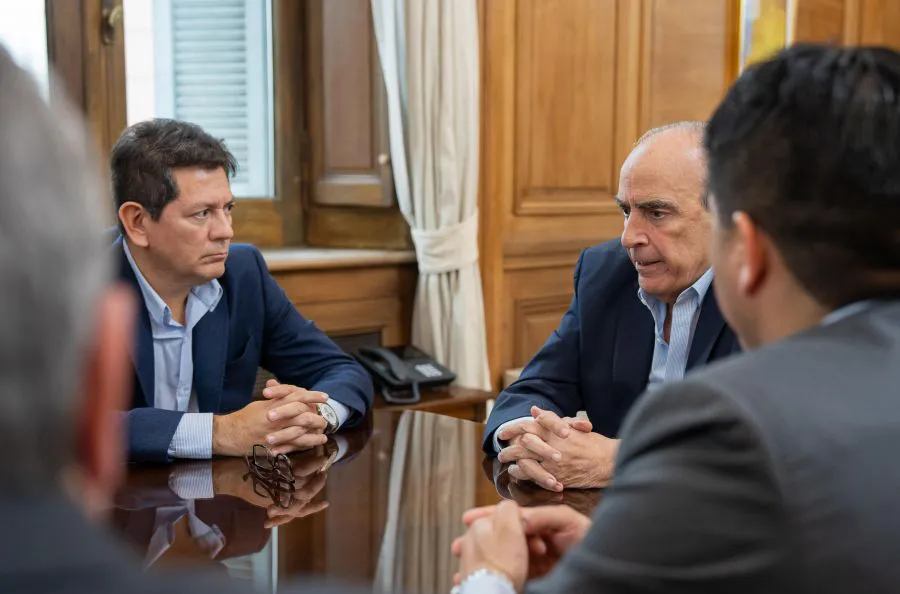 21f3875af07d9f9f41ff967c2bf0ebe3_XL