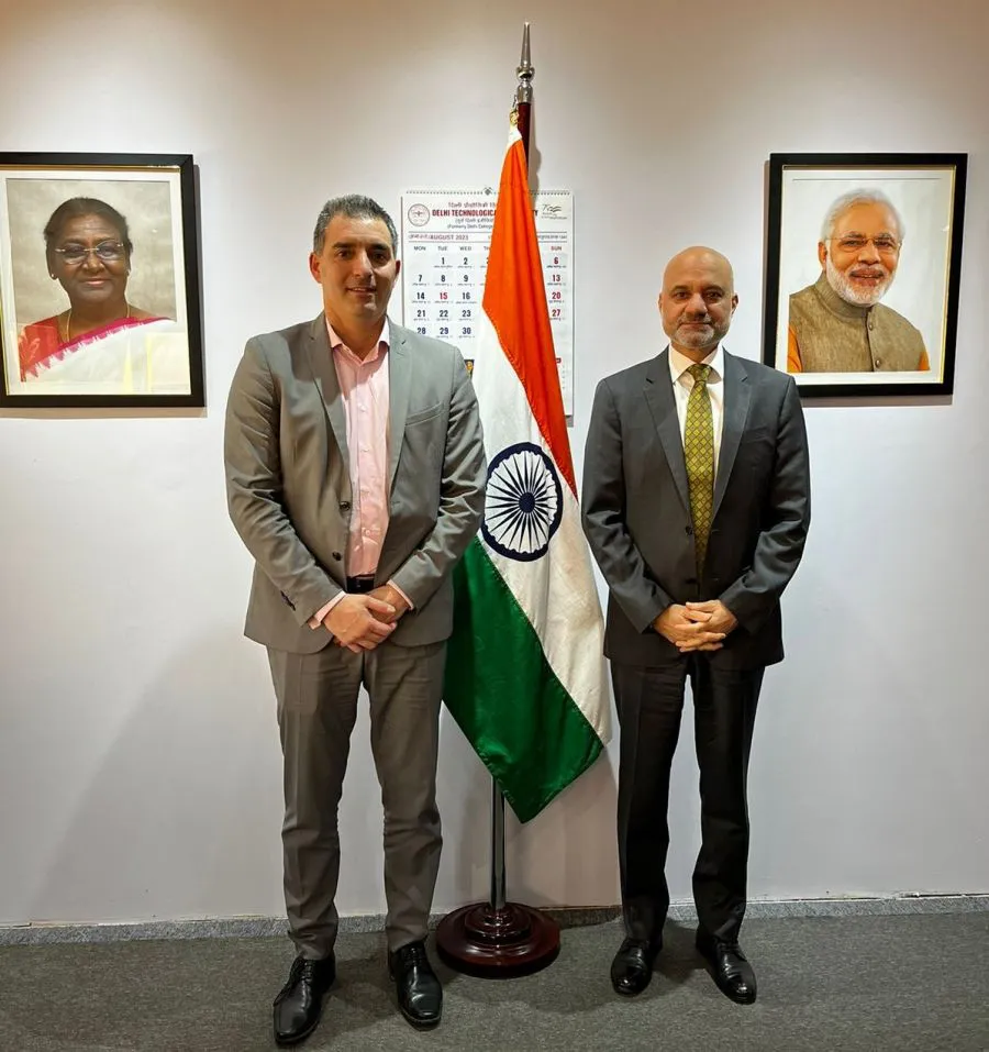 394483b590d29bd354876aaf0865f078_XL